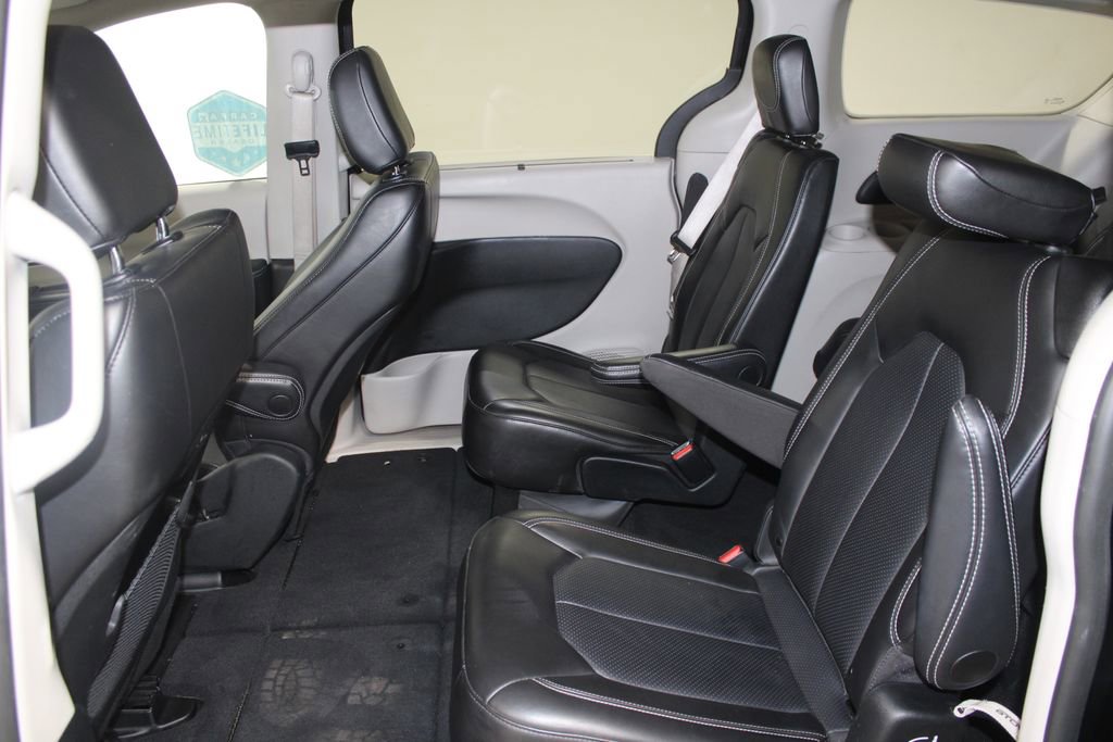 Used 2024 Chrysler Pacifica Touring-L image 23
