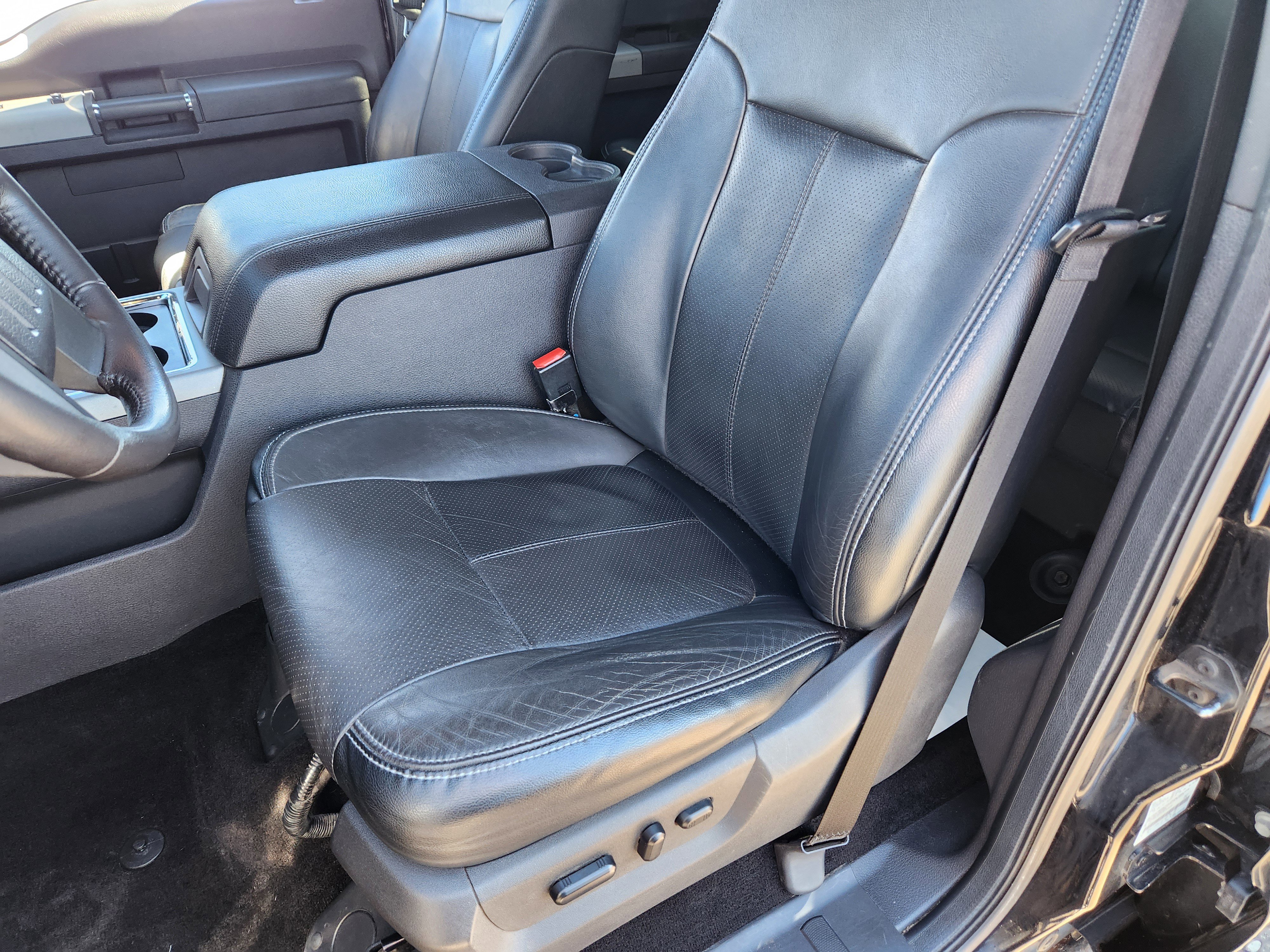 Used 2016 Ford F350 Lariat image 11