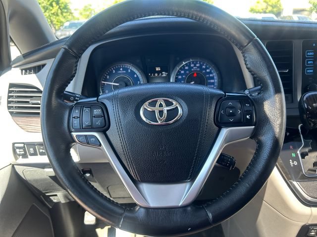 Used 2017 Toyota Sienna XLE w/ XLE Navigation Package AWD/4WD image 17