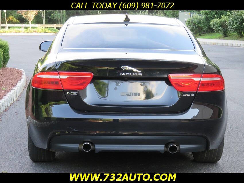 Used 2017 Jaguar XE image 33