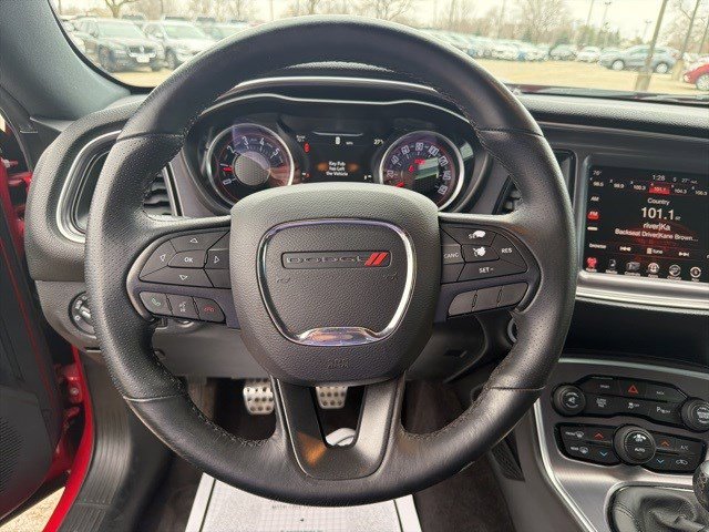 Used 2016 Dodge Challenger R/T image 16