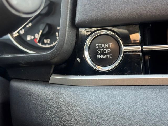 Used 2025 Mitsubishi Outlander SE image 17