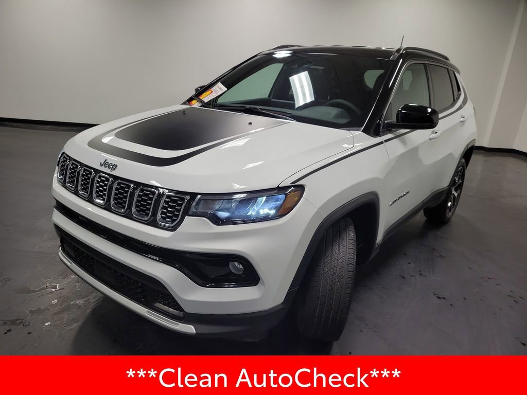 Used 2024 Jeep Compass Limited w/ Mopar Graphics Package image 4