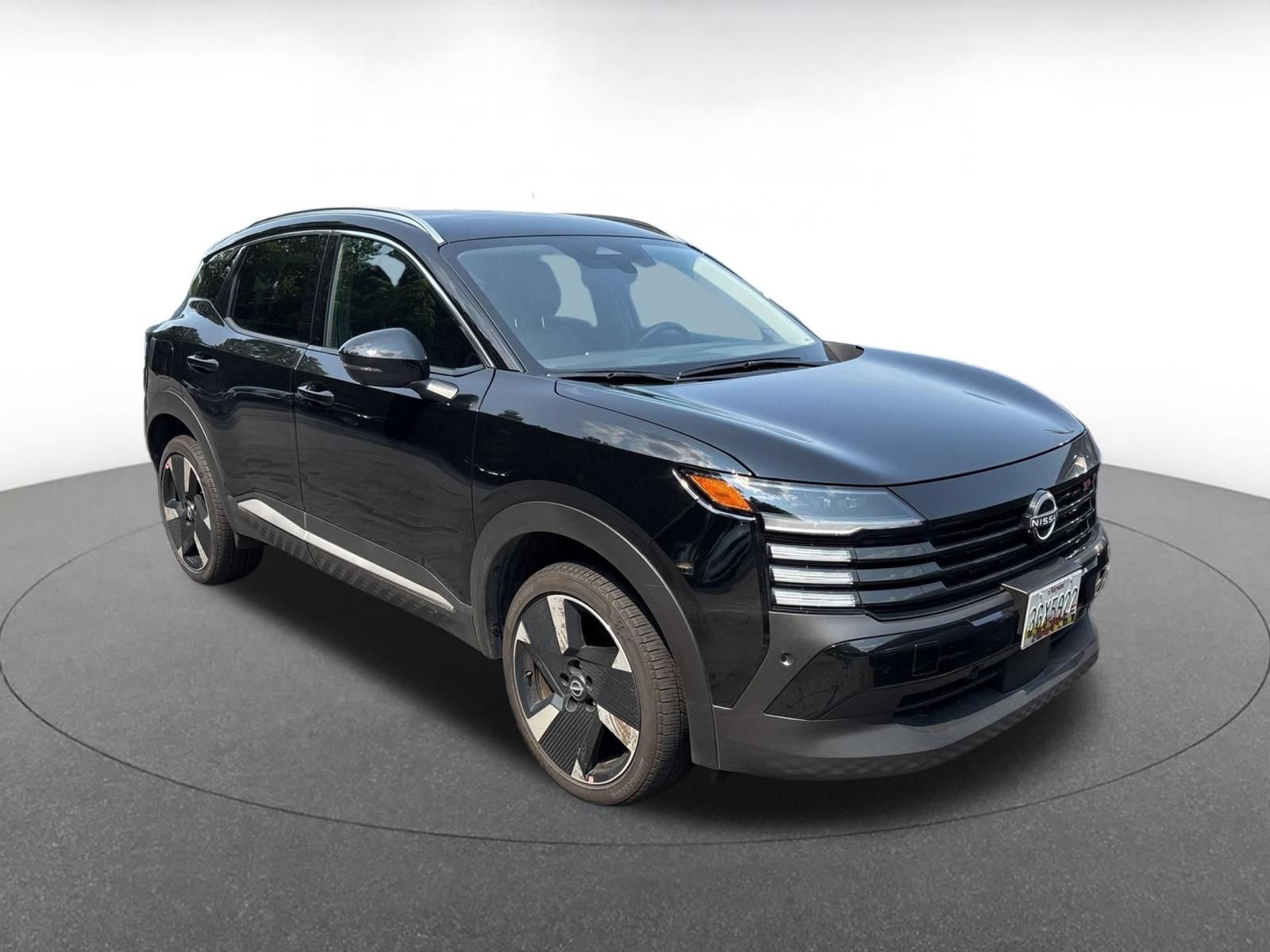 Used 2026 Nissan Kicks SR AWD/4WD image 3