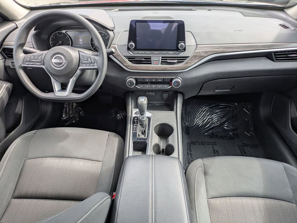 Used 2025 Nissan Altima 2.5 SV FWD image 23