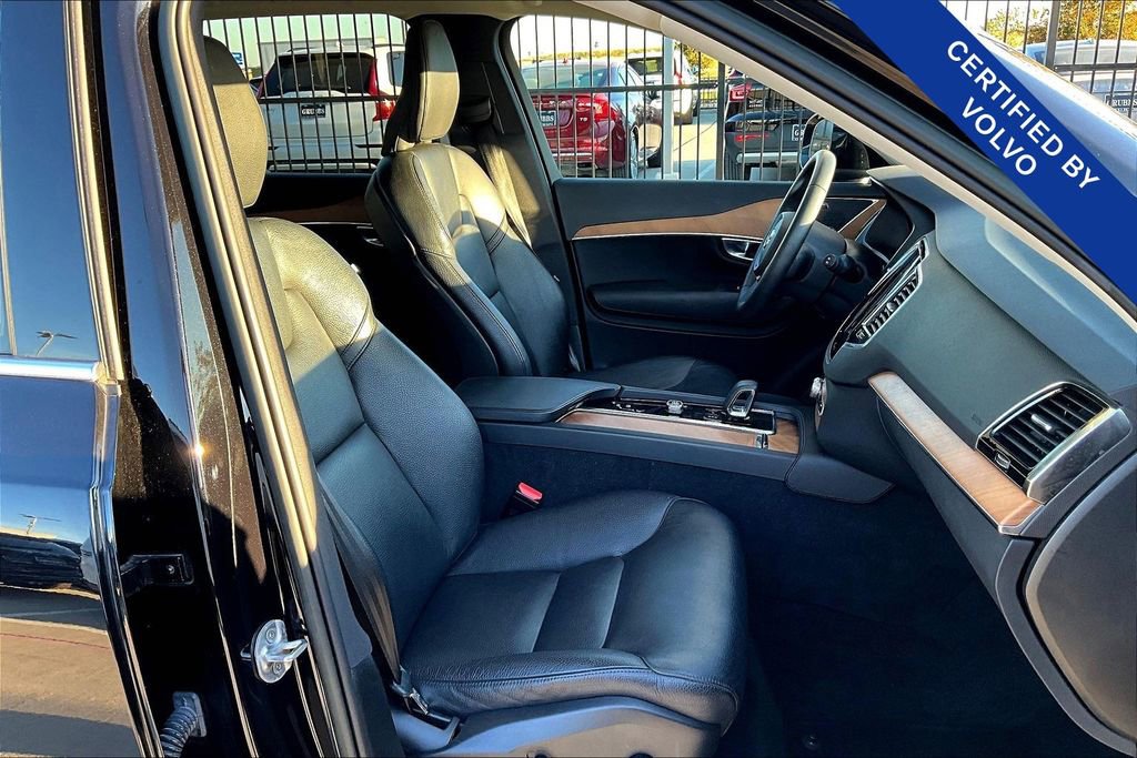 Used 2023 Volvo XC90 B5 Plus image 11