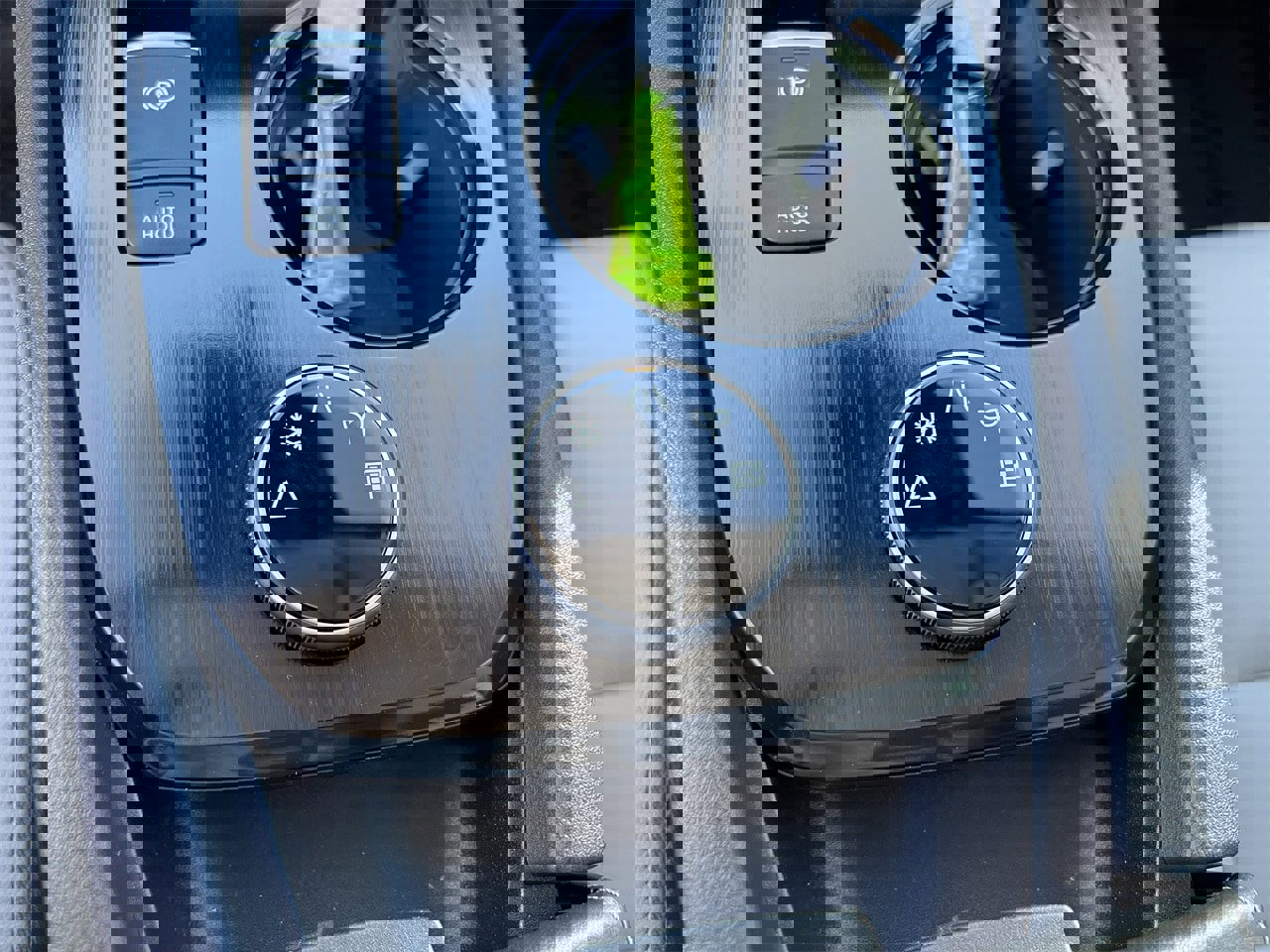 Certified 2025 Nissan Rogue SL image 17