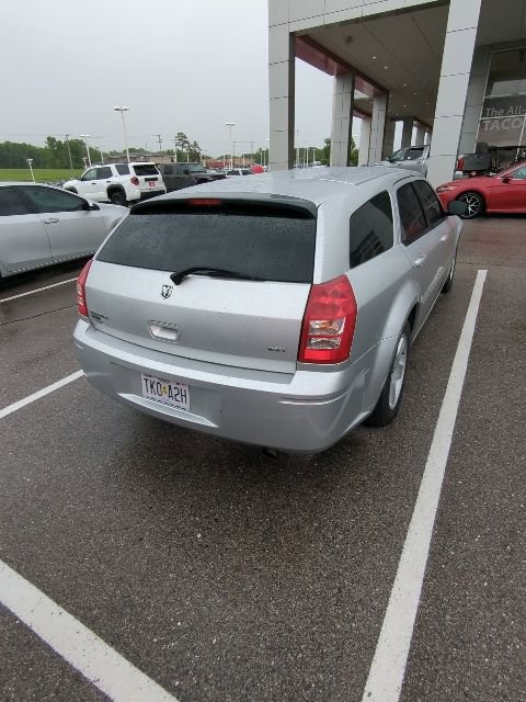 Used 2005 Dodge Magnum SE RWD image 4