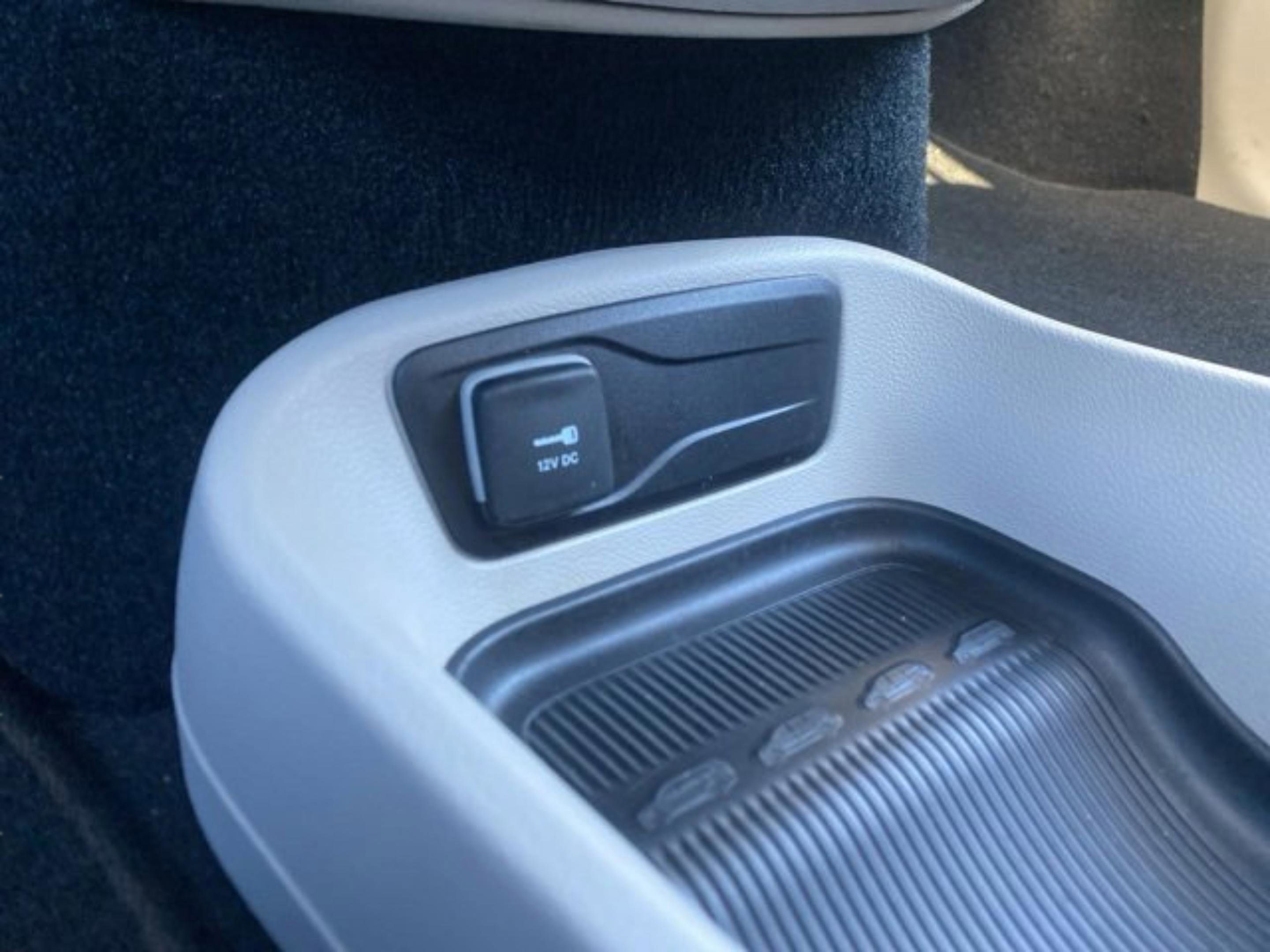 Used 2023 Chrysler Pacifica Touring-L image 28