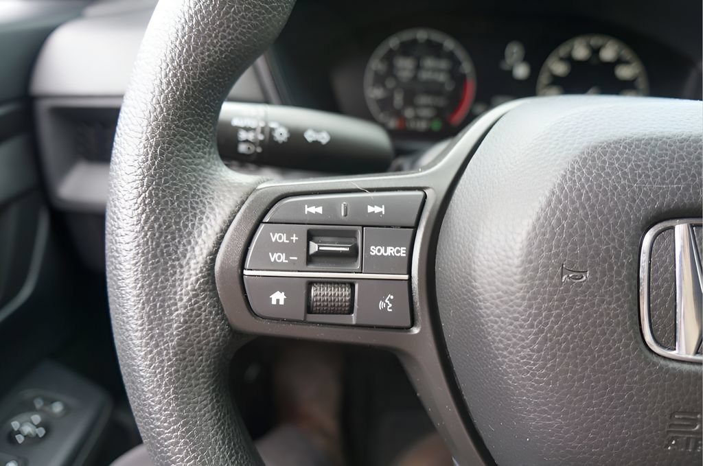Used 2025 Honda CR-V EX image 19