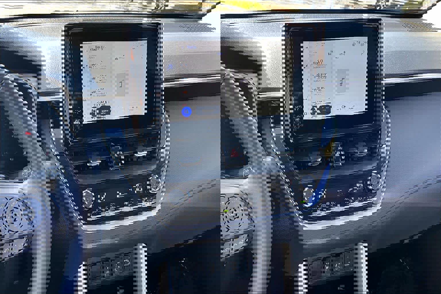 Used 2025 Toyota Corolla Cross XLE w/ Convenience Package image 7