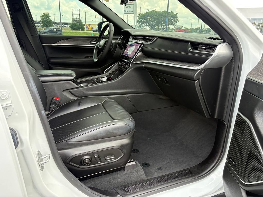Used 2025 Jeep Grand Cherokee L Limited w/ Luxury Tech Group II AWD/4WD image 10