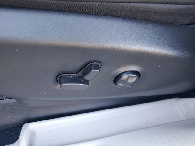 Used 2024 Chrysler Pacifica Limited w/ Uconnect Theater Family Group image 7