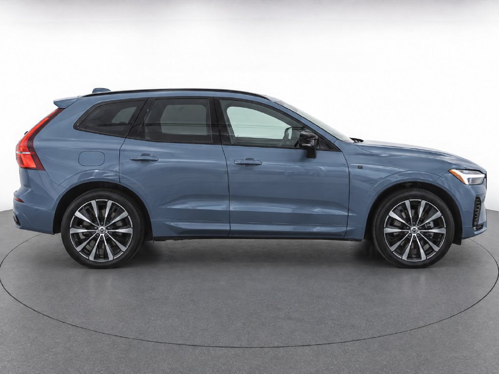 Certified 2023 Volvo XC60 B5 Plus w/ Protection Package Premier AWD/4WD image 8