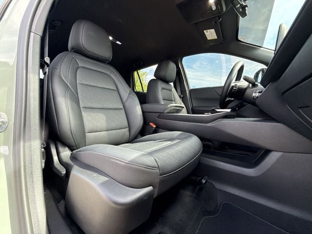 Used 2026 Chevrolet Equinox LT w/ Convenience Package II FWD image 23