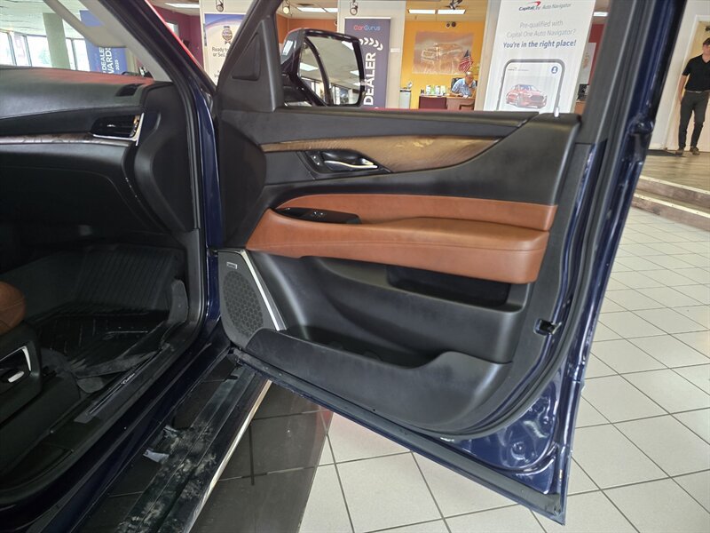Used 2018 Cadillac Escalade Premium Luxury AWD/4WD image 14