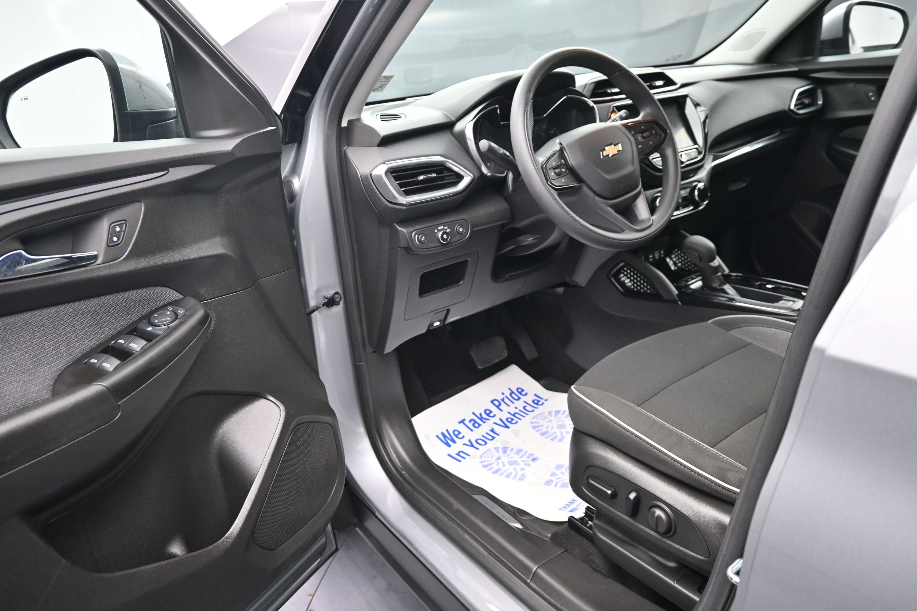 Certified 2023 Chevrolet TrailBlazer LT w/ Convenience Package FWD image 9