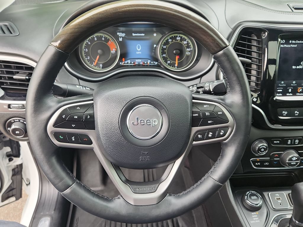 Used 2019 Jeep Cherokee Overland w/ Technology Group AWD/4WD image 17
