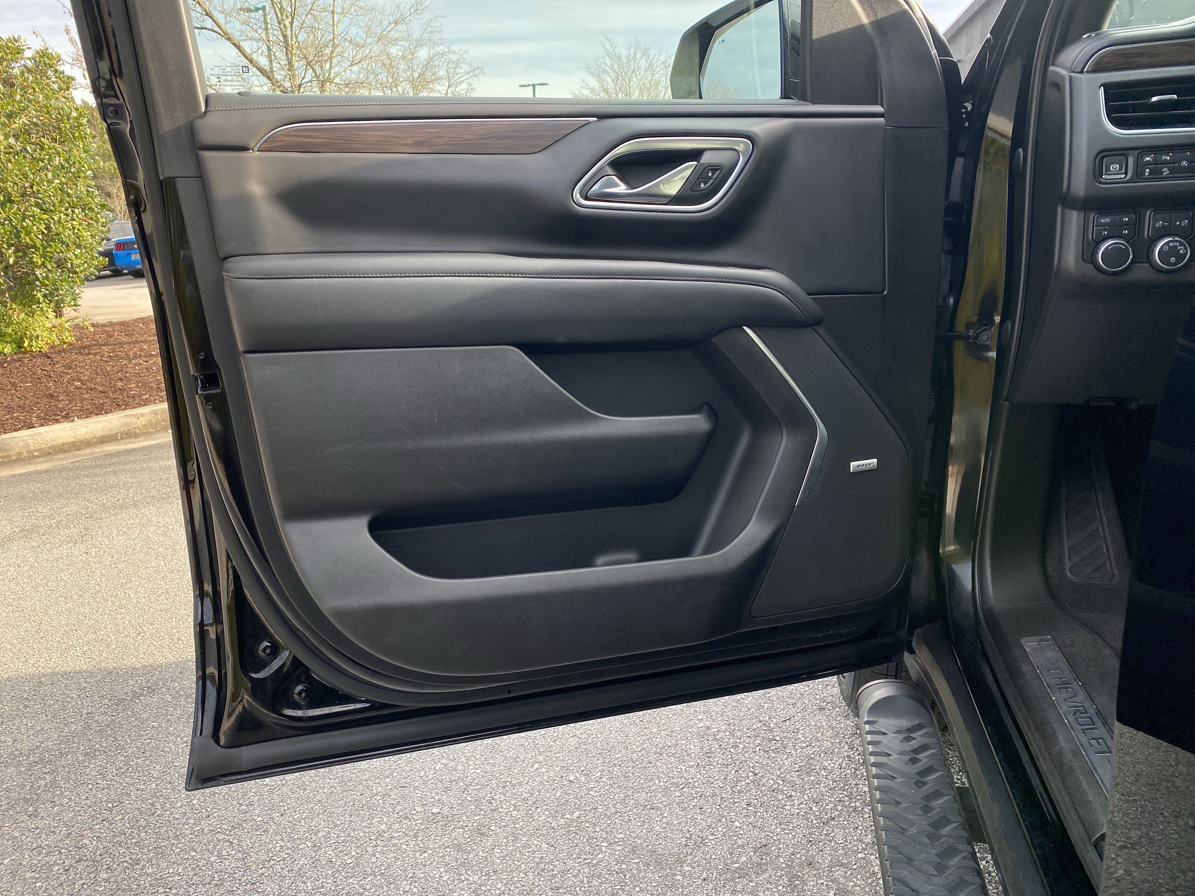 Used 2021 Chevrolet Tahoe Z71 w/ Z71 Signature Package image 21