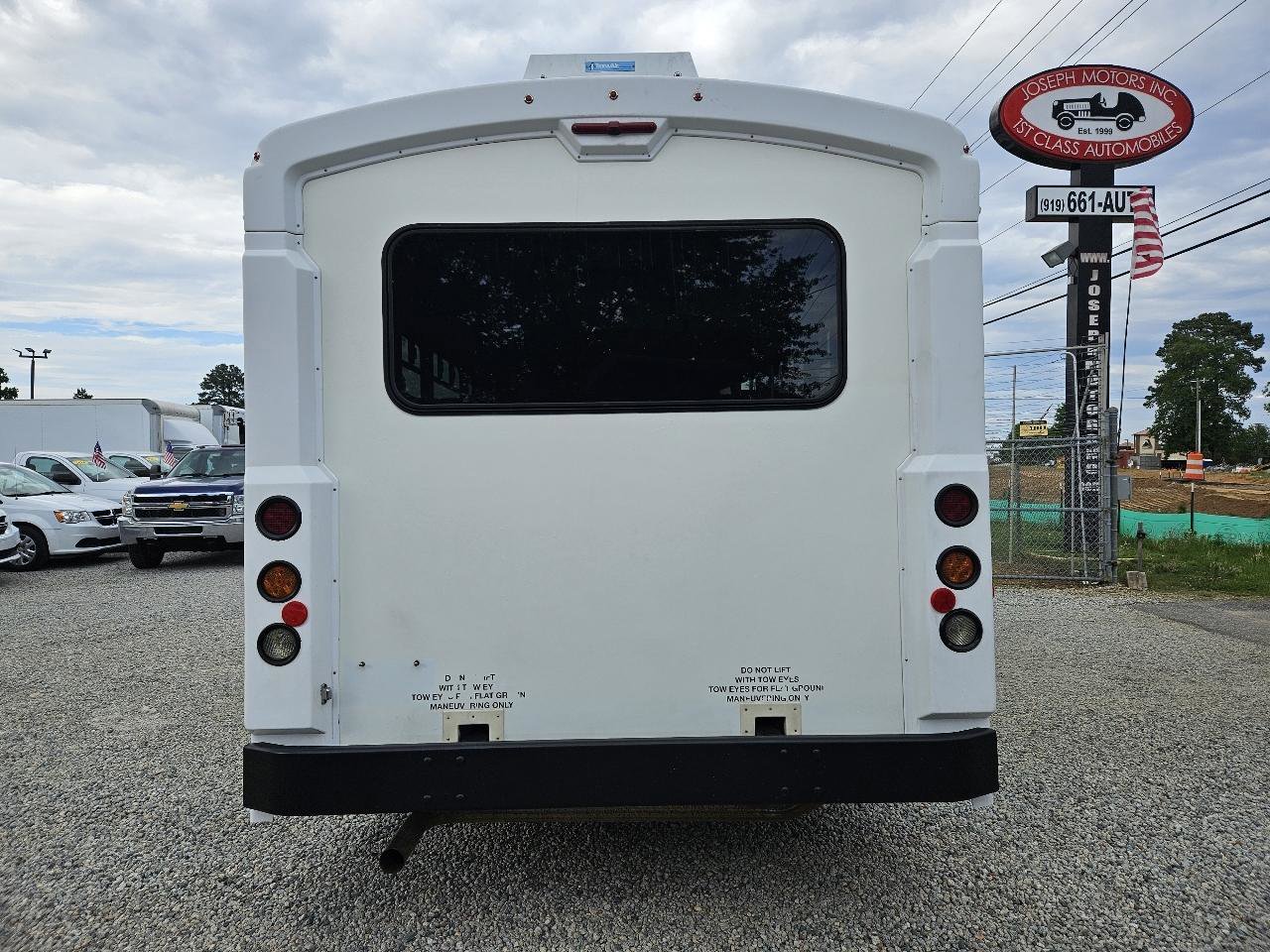 Used 2018 Chevrolet Express 4500 w/ Shuttle Bus Package RWD image 6