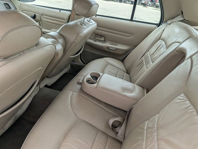 Used 2002 Ford Crown Victoria LX image 17