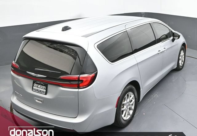 Used 2024 Chrysler Pacifica Touring-L FWD image 21