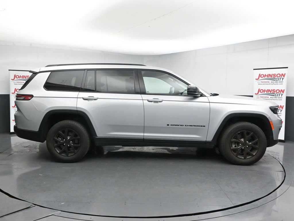 Used 2024 Jeep Grand Cherokee L Laredo AWD/4WD image 9