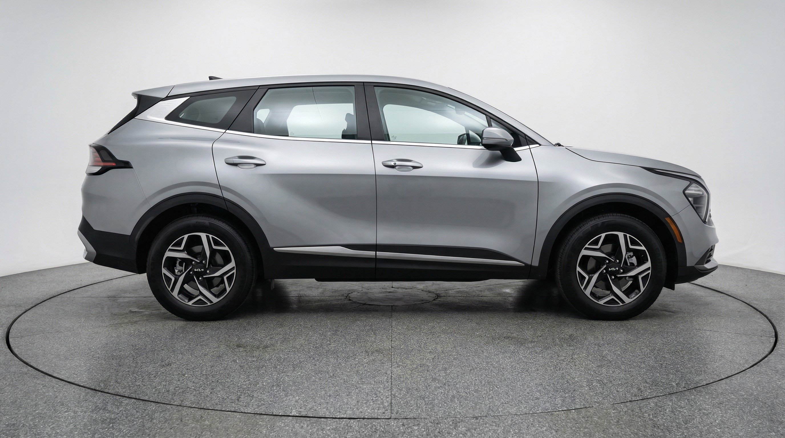 Used 2025 Kia Sportage LX image 11