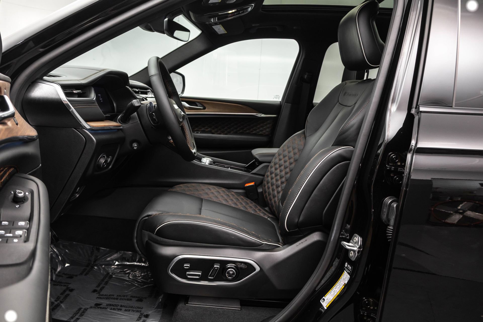 Used 2025 Jeep Grand Cherokee L Summit image 5