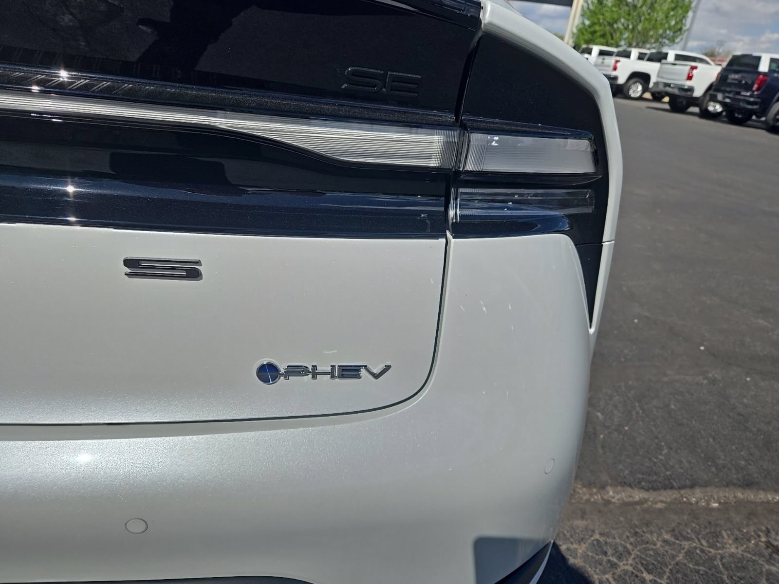New 2025 Toyota Prius Plug-In Hybrid FWD image 5