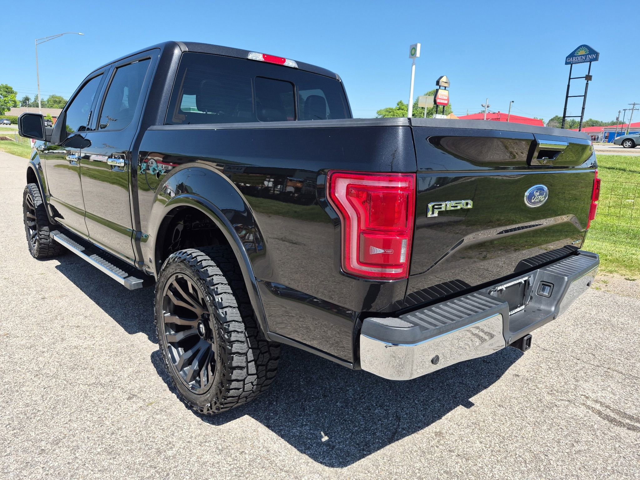 Used 2015 Ford F150 Lariat w/ Equipment Group 502A Luxury AWD/4WD image 5