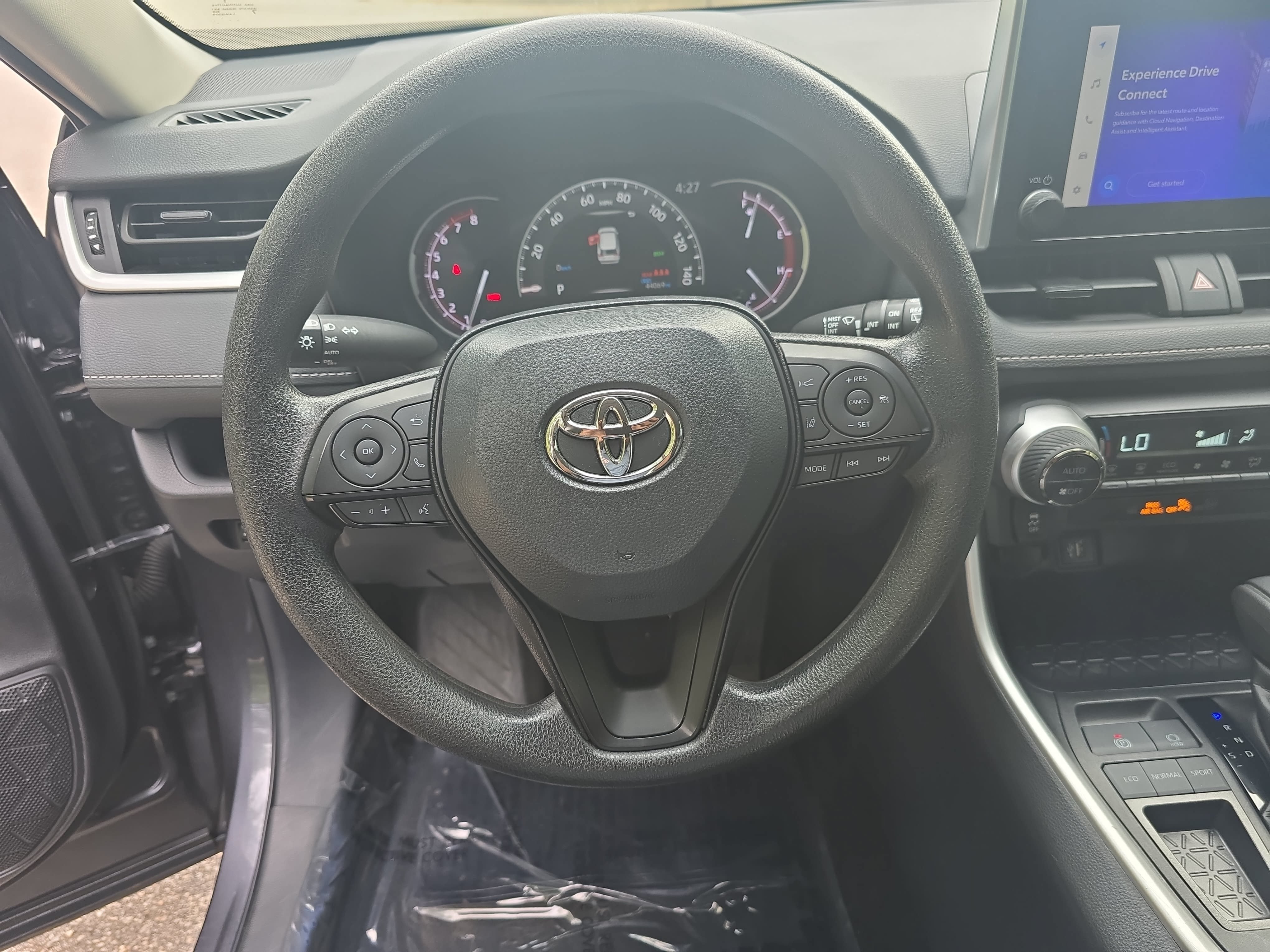 Used 2025 Toyota RAV4 XLE FWD image 15