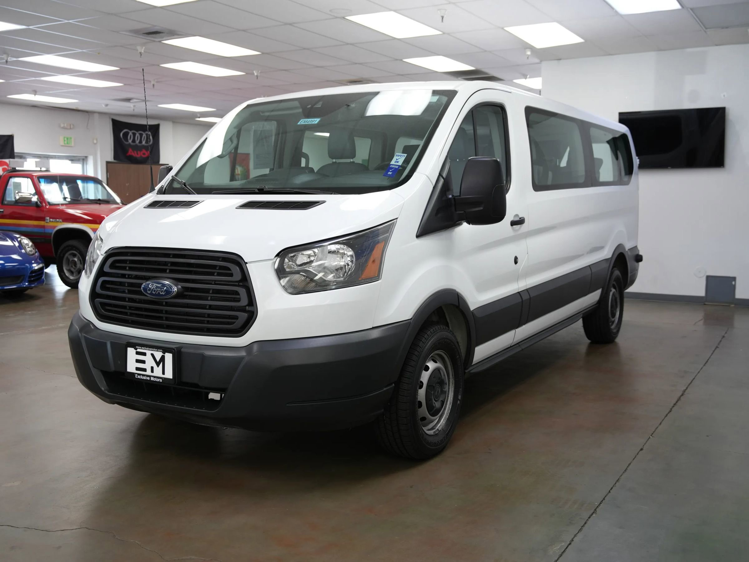 Used 2018 Ford Transit 350 XL image 4