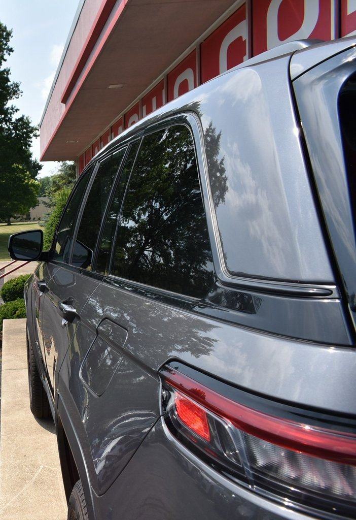 Used 2025 Jeep Grand Cherokee Limited w/ Black Appearance Package image 24