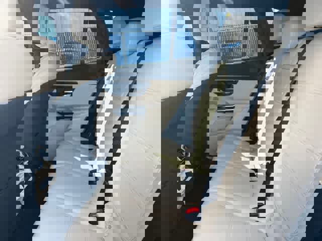 Used 2025 Mercedes-Benz GLC 350e 4MATIC image 20