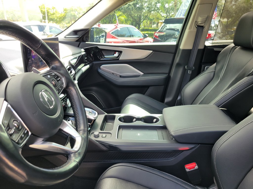 Used 2025 Acura MDX w/ Technology Package FWD image 17