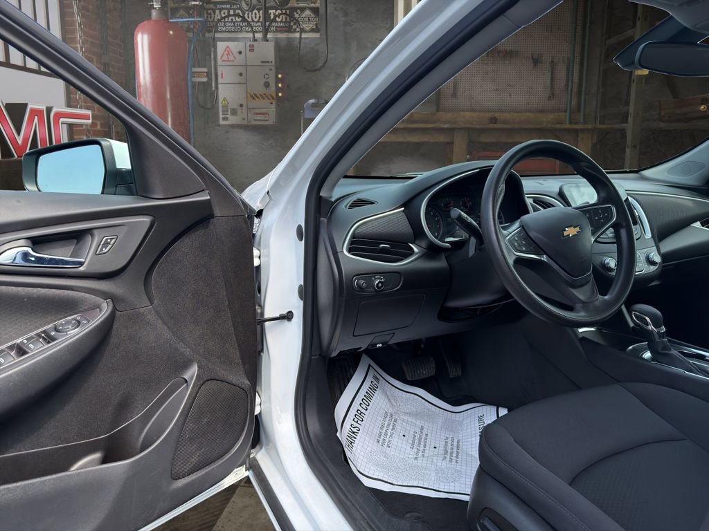 Used 2022 Chevrolet Malibu LT image 16