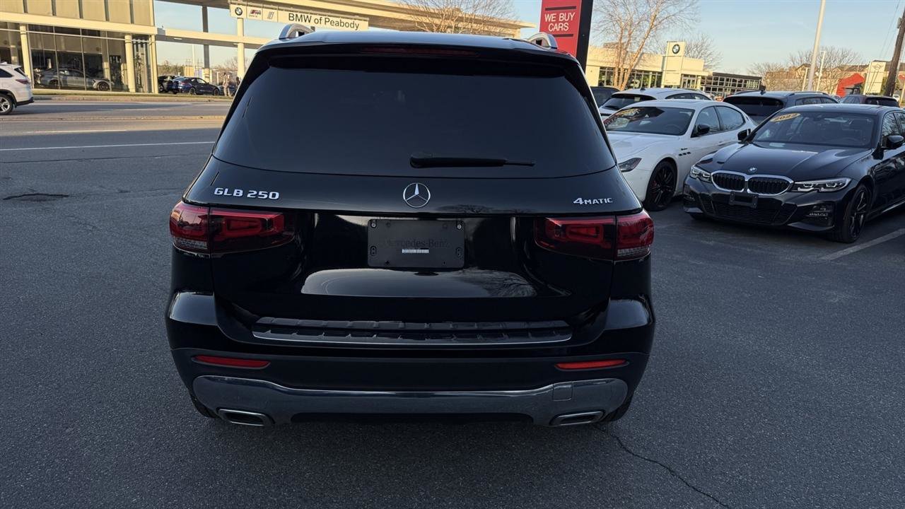 Used 2021 Mercedes-Benz GLB 250 4MATIC w/ Premium Package image 24