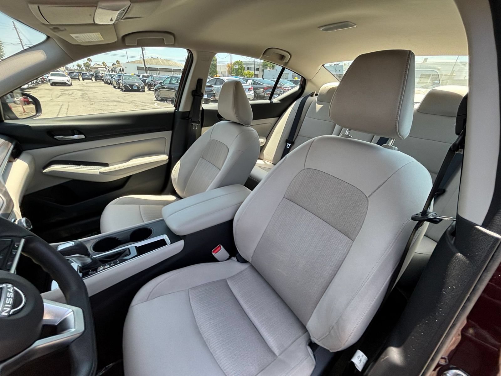 Used 2025 Nissan Altima 2.5 SV FWD image 37