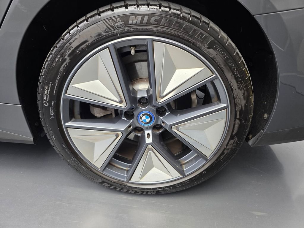 Used 2024 BMW i4 eDrive35 w/ Convenience Package image 17