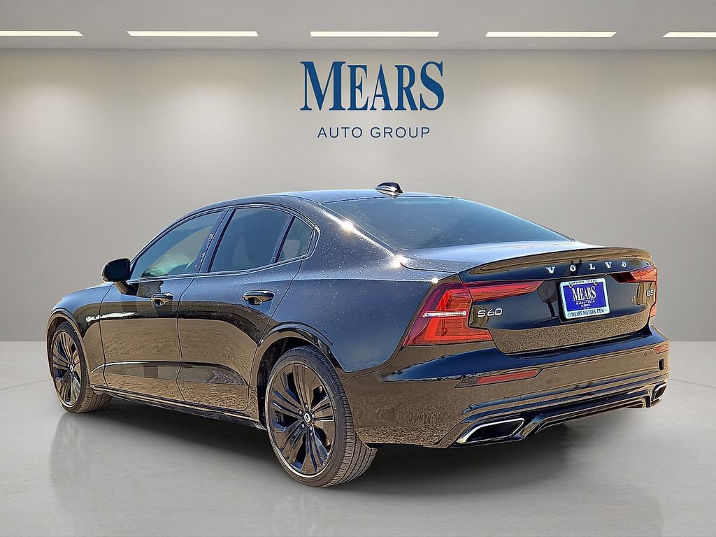 Used 2022 Volvo S60 B5 Momentum image 3