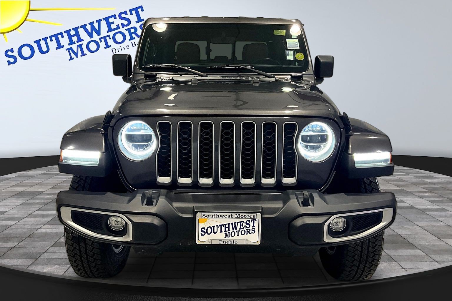Used 2022 Jeep Gladiator Overland w/ Popular Equipment Package AWD/4WD image 2