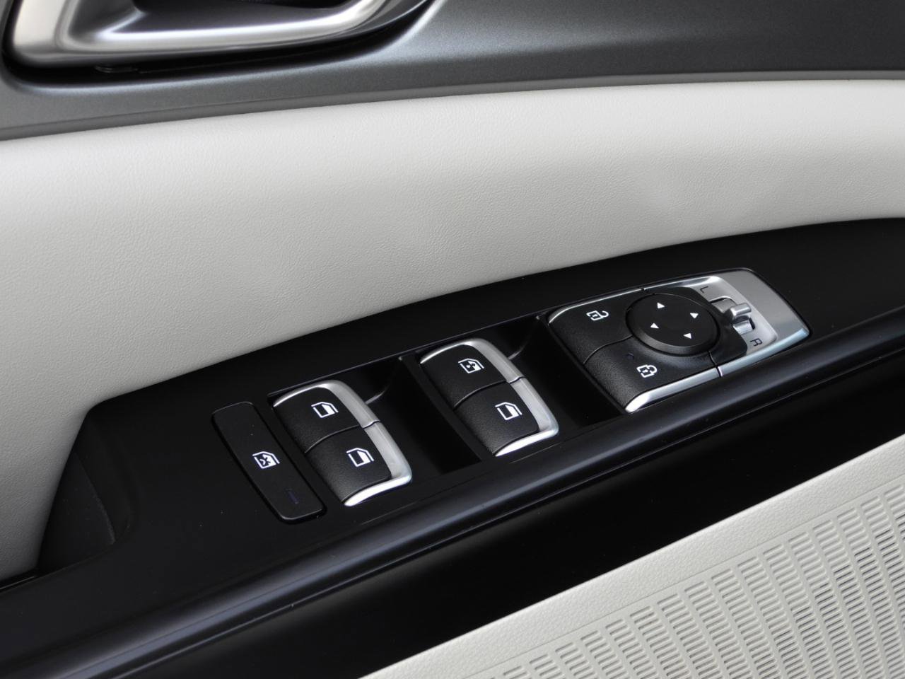 Used 2022 Kia Carnival LX FWD image 54