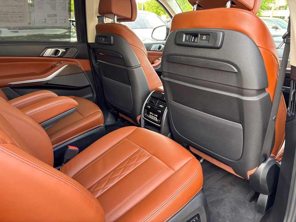 Used 2020 BMW X7 xDrive40i w/ Premium Package AWD/4WD image 40