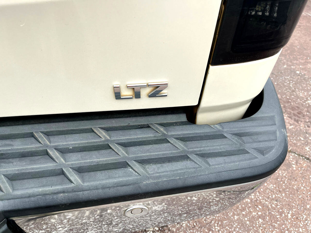 Used 2013 Chevrolet Silverado 1500 LTZ w/ LTZ White Diamond Edition image 7