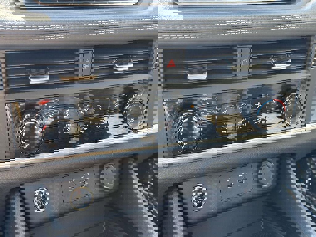 Used 2022 Nissan Rogue S image 27