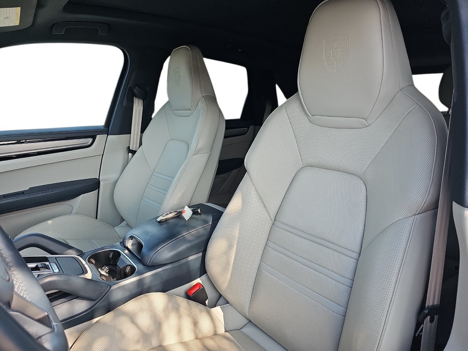 Used 2023 Porsche Cayenne S Platinum AWD/4WD image 15