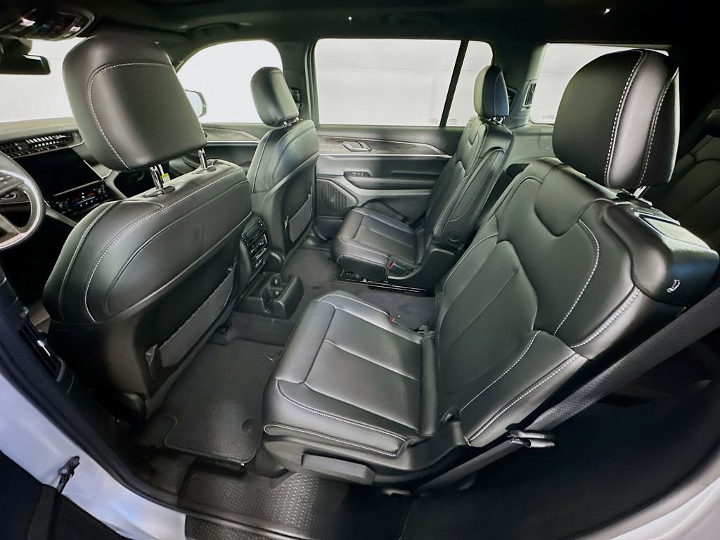 New 2025 Jeep Grand Cherokee L Limited w/ Black Appearance Package image 33