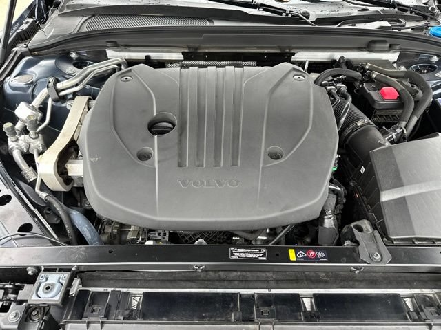 Certified 2025 Volvo V60 B5 Cross Country Plus AWD/4WD image 32