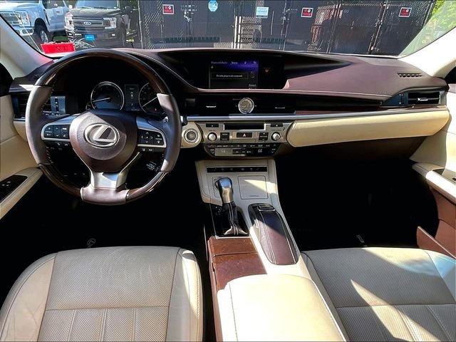 Used 2017 Lexus ES 350 w/ Luxury Package FWD image 16